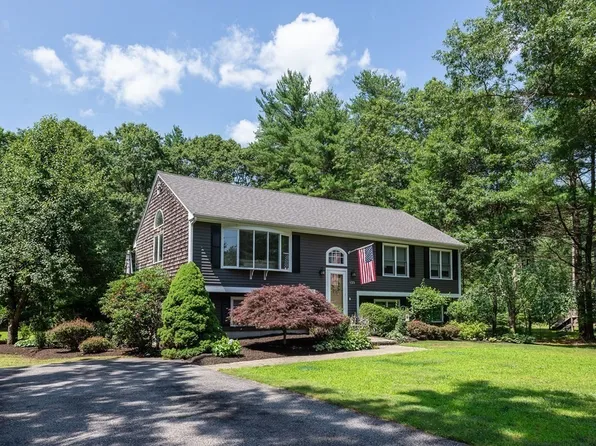 125 Wintergreen Ln, Taunton, MA 02780