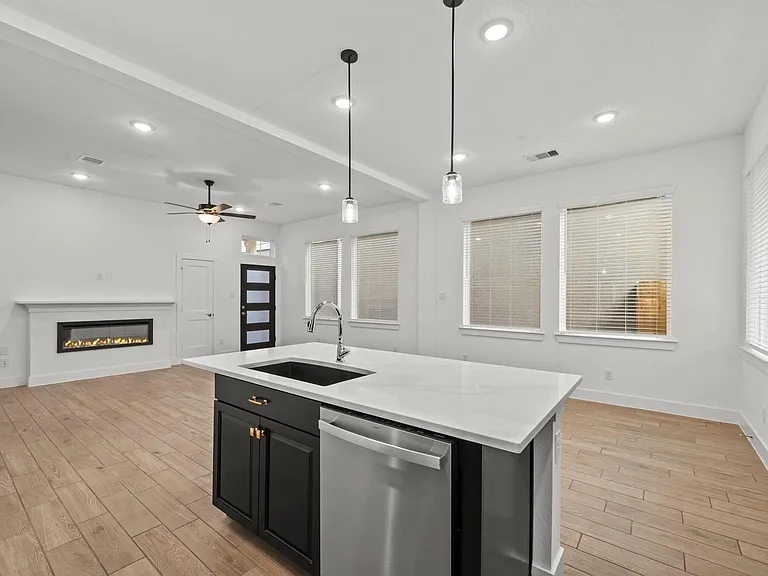 527 Park Hill Ct — Photo 9