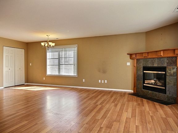 3rd image of 9528 187th St E