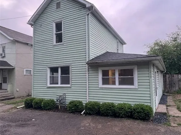 219 3rd Dr SE, New Philadelphia, OH 44663