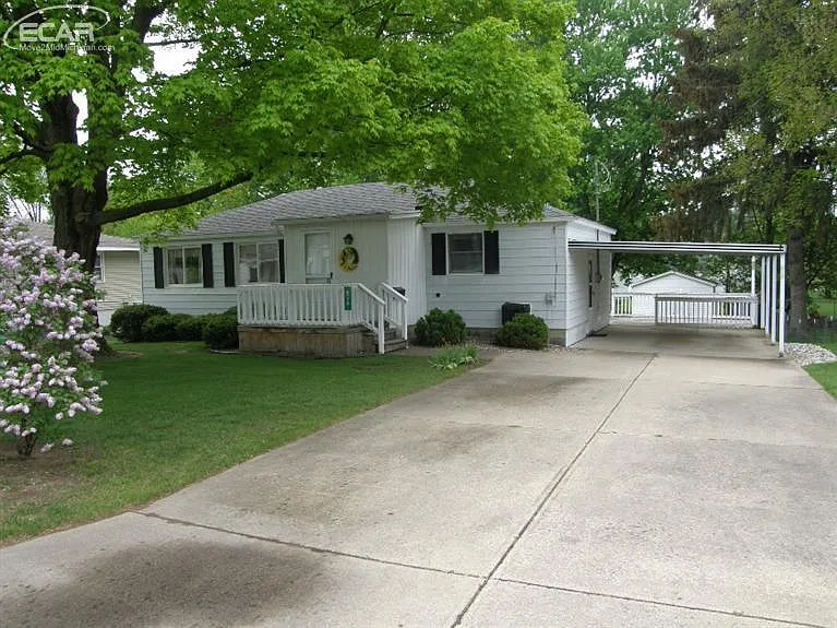 517 W Clinton St photo 1