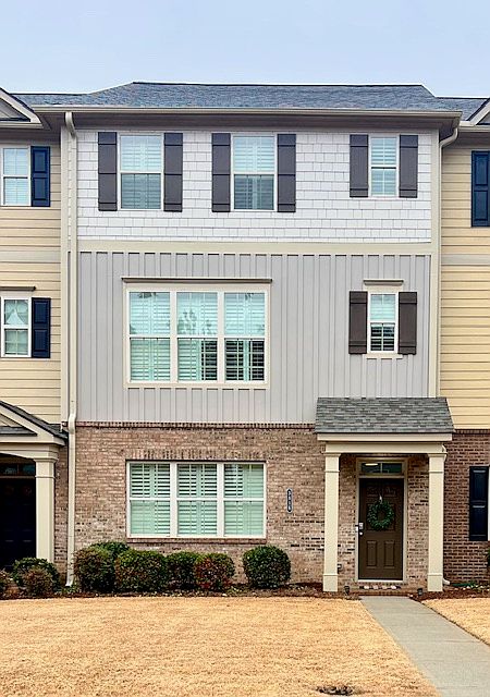 Front of townhome