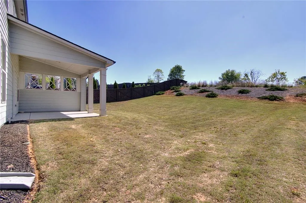 4 bed, 3.0 bath, 3204 sqft, $3,200 — Photo 2
