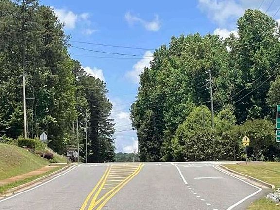 Exterior Neighborhood (street photo)