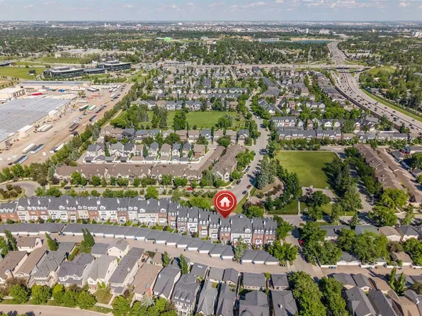 2987 E Peacekeepers Way SW, Calgary, AB T3E 7R5