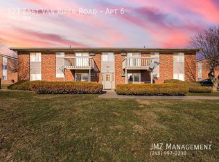 121 E Van Riper Rd #6, Fowlerville, MI 48836