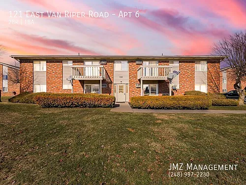 121 E Van Riper Rd Photo 1