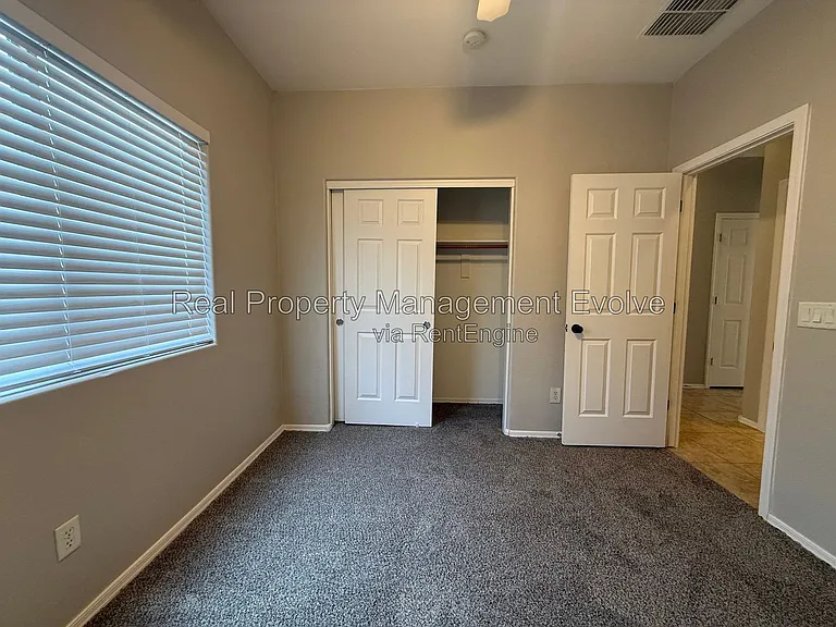 2513 W Woburn Ln — Photo 22