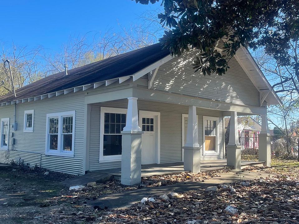 1st image of 404 N Park Dr
