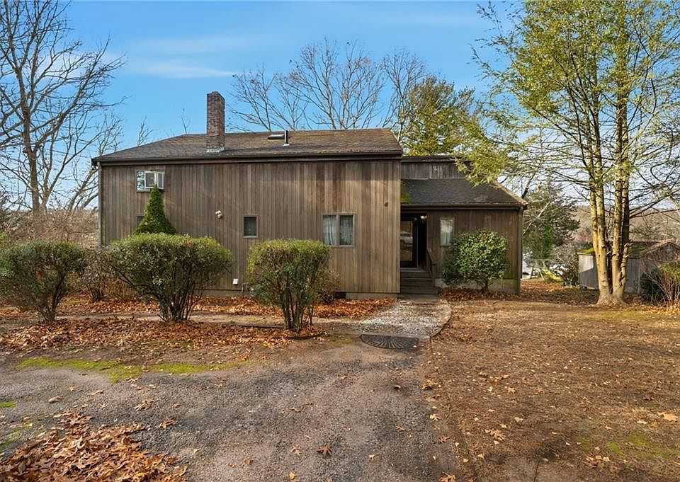 1st image of 4 Lakeside Dr