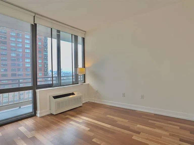 389 Washington St #20A — Photo 16