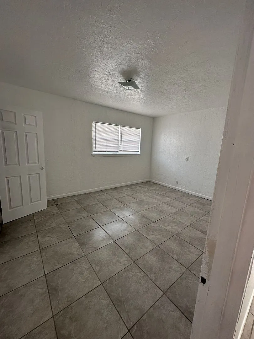 Park street apartments — Photo 3