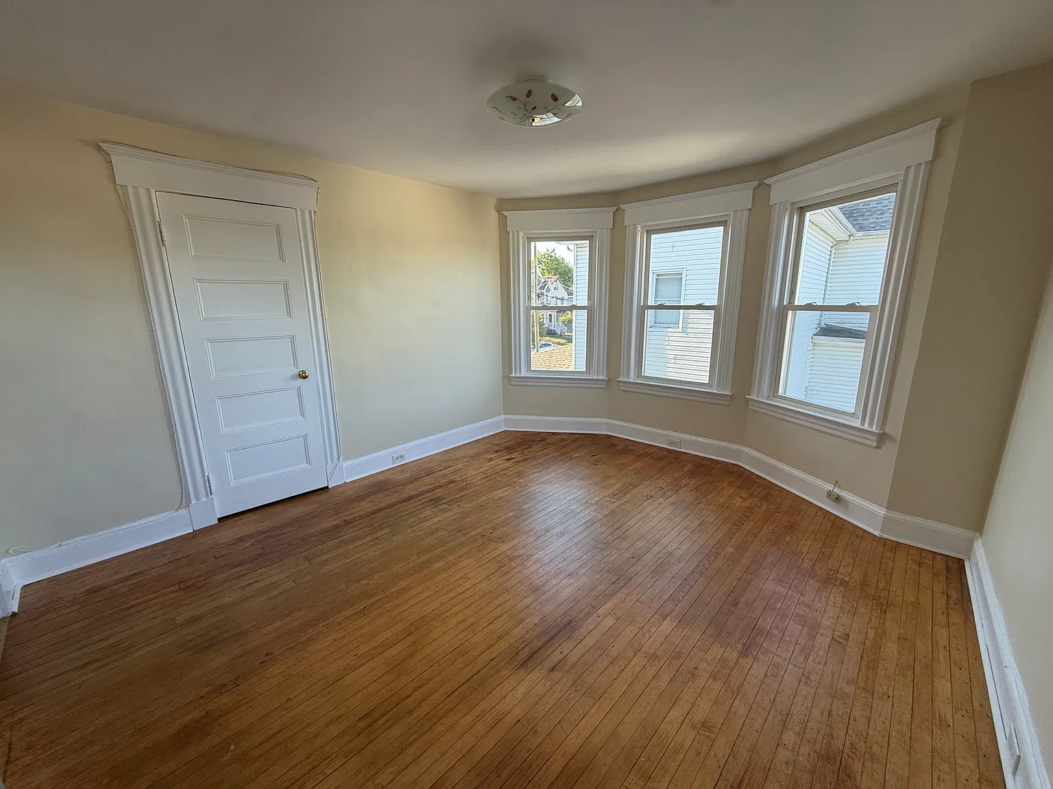 3 bed, 1200 sqft, $2,800 — Photo 2