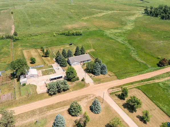 47846 280th St, Canton, SD 57013