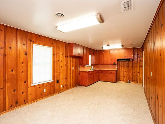 5th image of 811 E Birdsong St