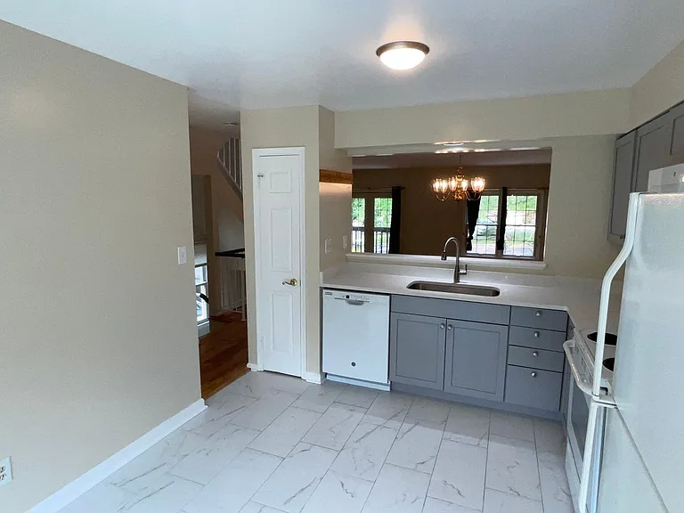 1311 Templeton Pl — Photo 8