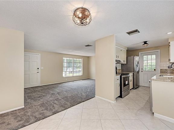 2nd image of 2021 Lake View Blvd