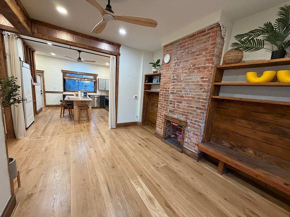 1st floor looking into kitchen