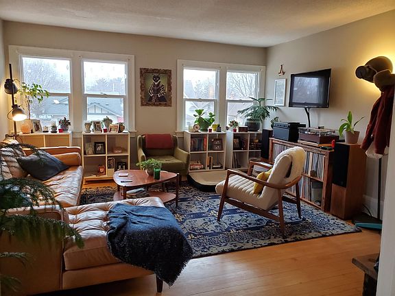 5th image of 3313 37th Ave S #2
