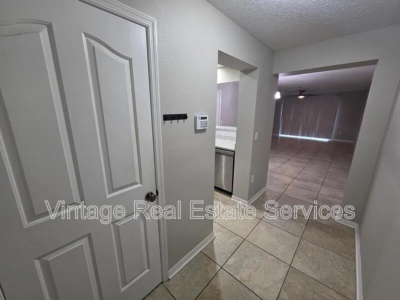 2 bed, 2.5 bath, 1168 sqft, $1,695 — Photo 2