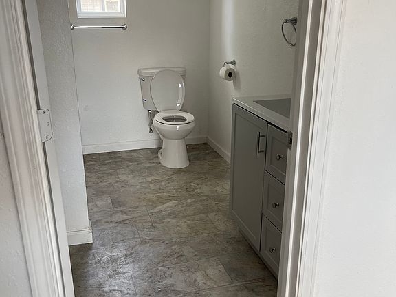 4th image of 302 Decatur St #1