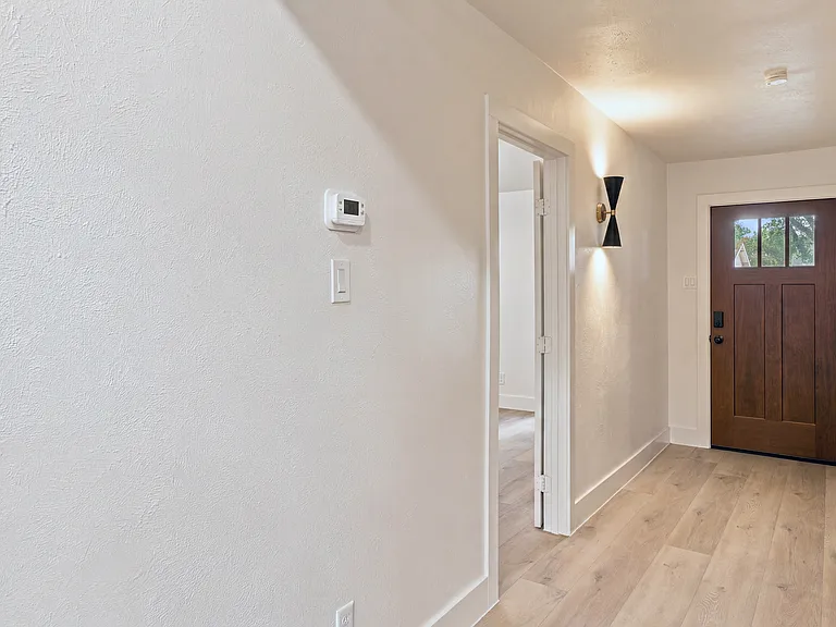 2733 Teakwood Dr — Photo 3