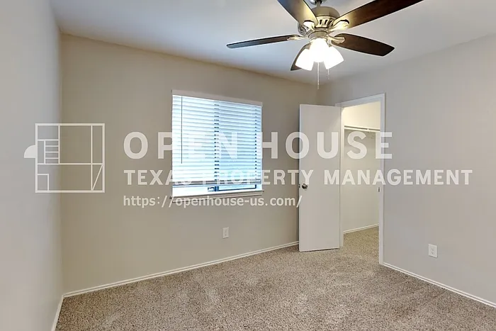 909 Sandhurst Dr — Photo 17