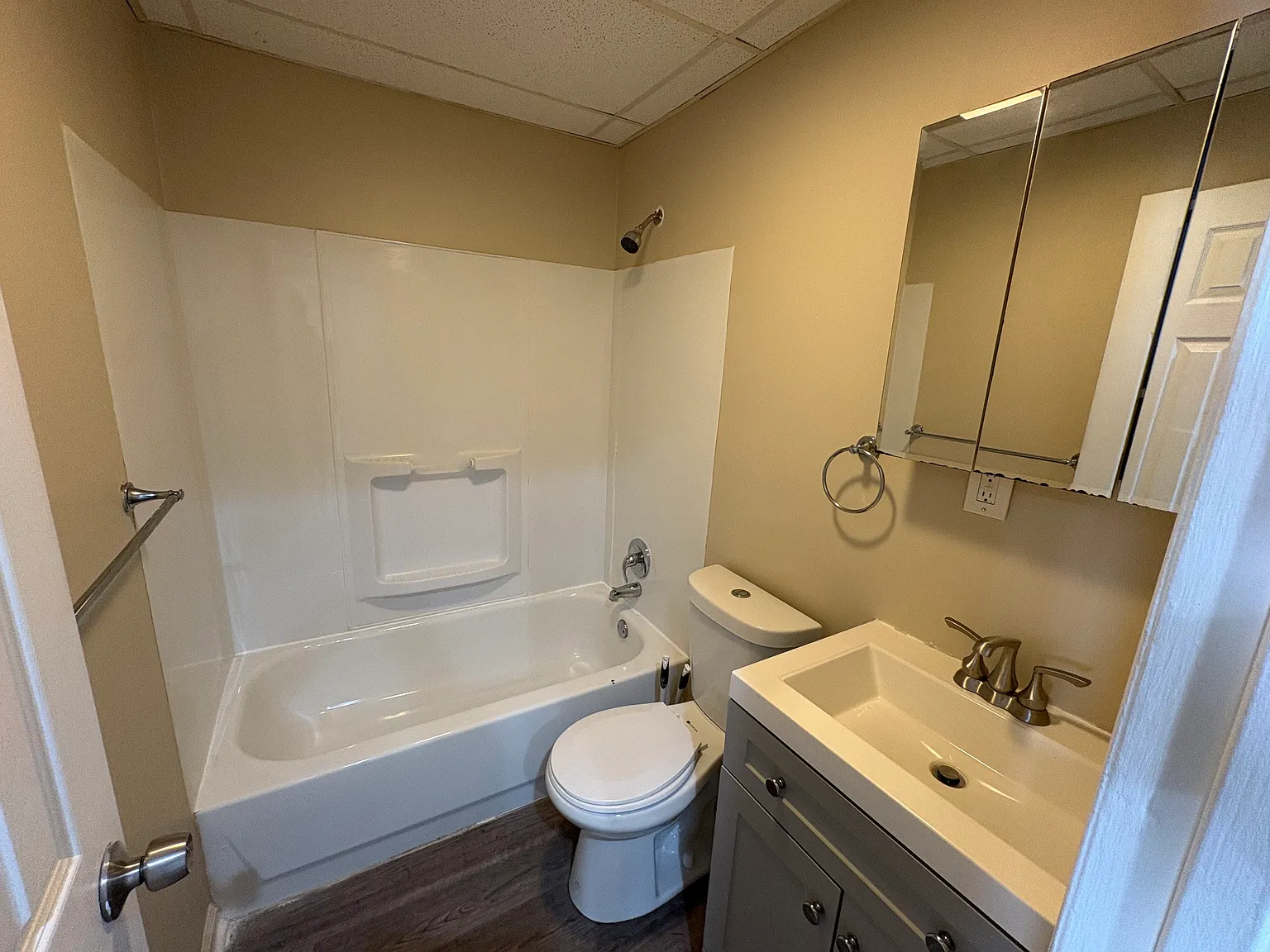 1 bed, 600 sqft, $1,195 — Photo 2