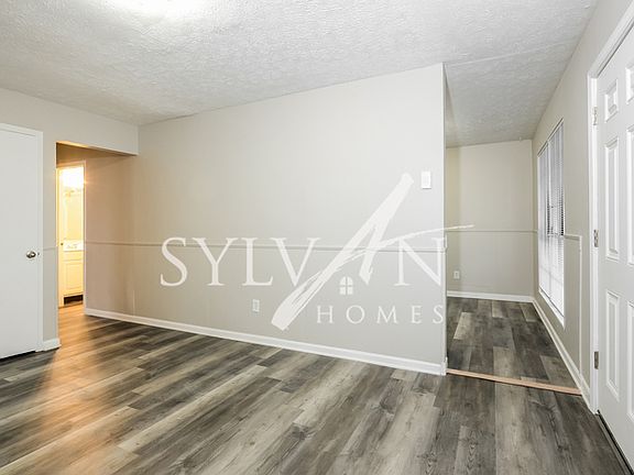 4th image of 902 N Sheffield Ave