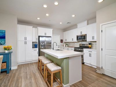 1196 Delpy View Point, Vista, CA, 92084