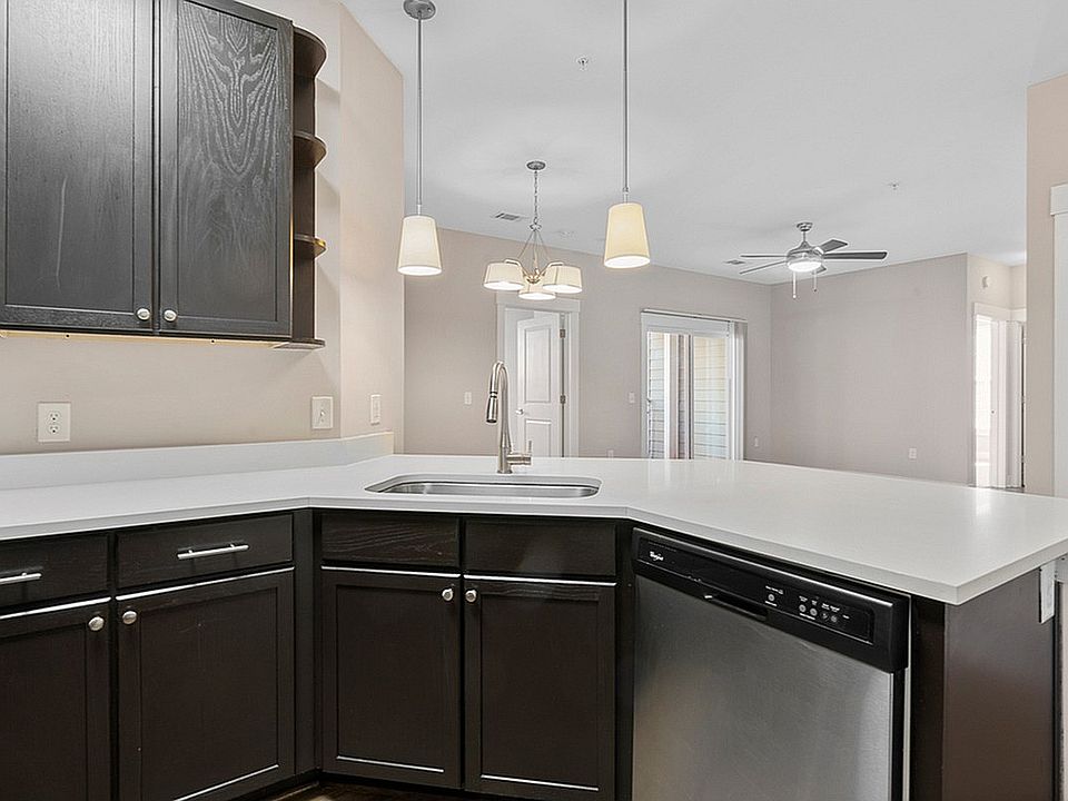 Open-Concept Living at Cottonwood Reserve Apartments