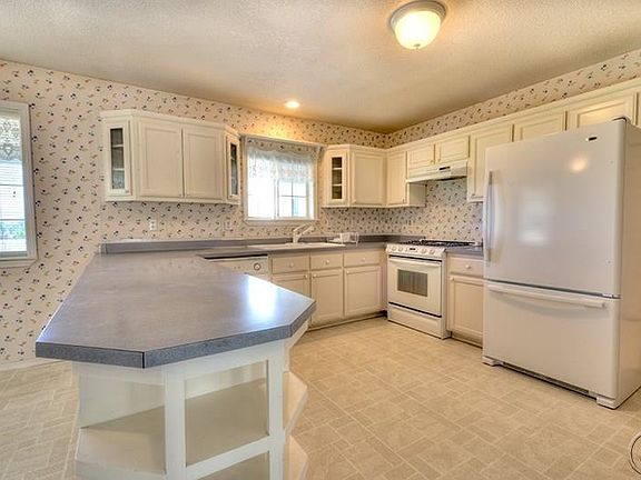 4th image of 167 Wildflower Way