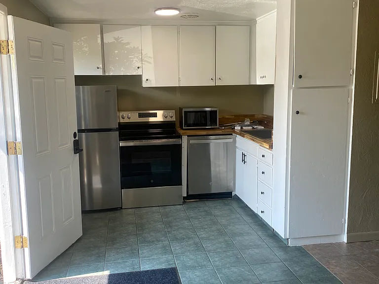 2005 NW Garfield Ave #2015 — Photo 4