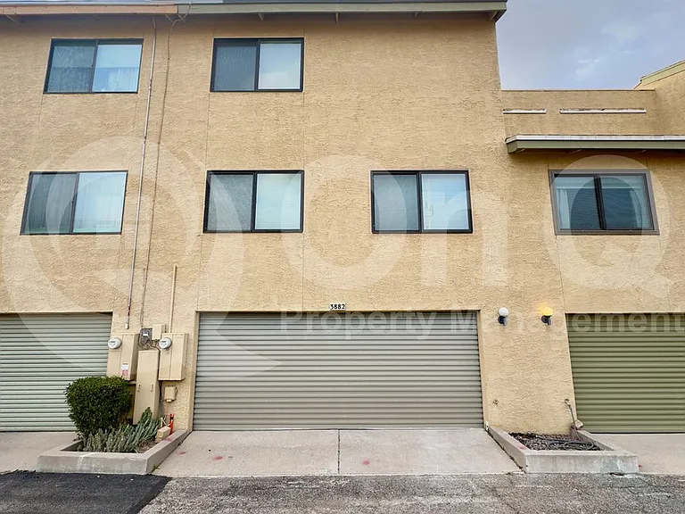 3882 N Paseo De Las Canchas — Photo 2