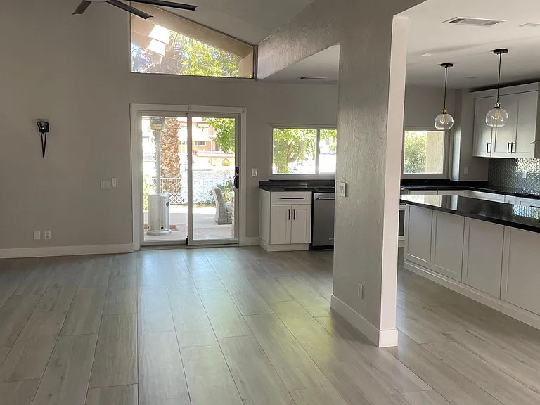 1422 E Steamboat Bend Dr — Photo 6