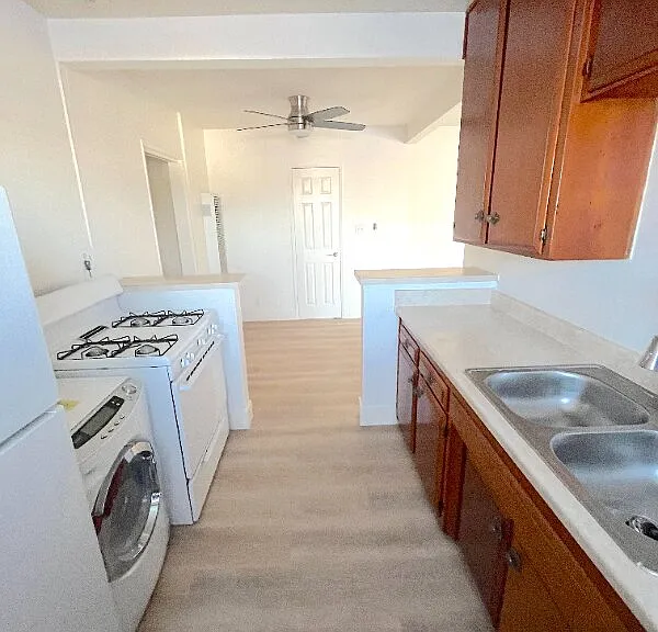 2121 Placentia Ave #I — Photo 8