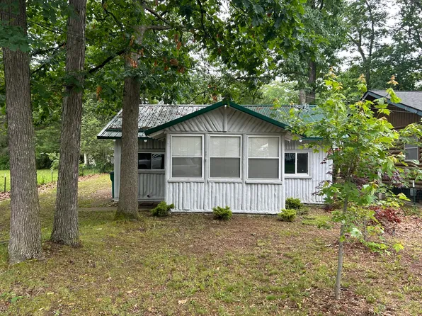 130 Edgewood Dr, Prudenville, MI 48651