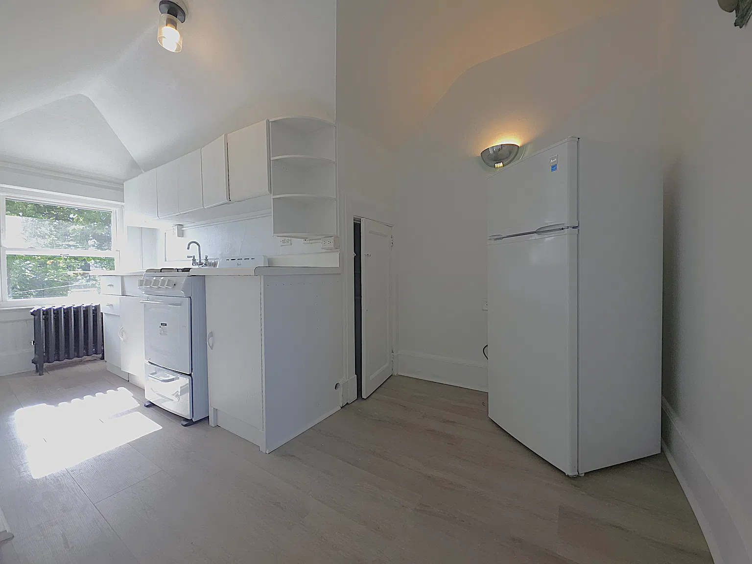 1 bed, 400 sqft, $2,350 — Photo 2