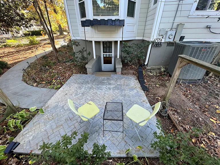3277 N Whitney Ave — Photo 4