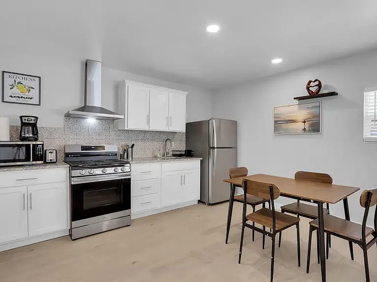 Full Kitchen with Dining Table