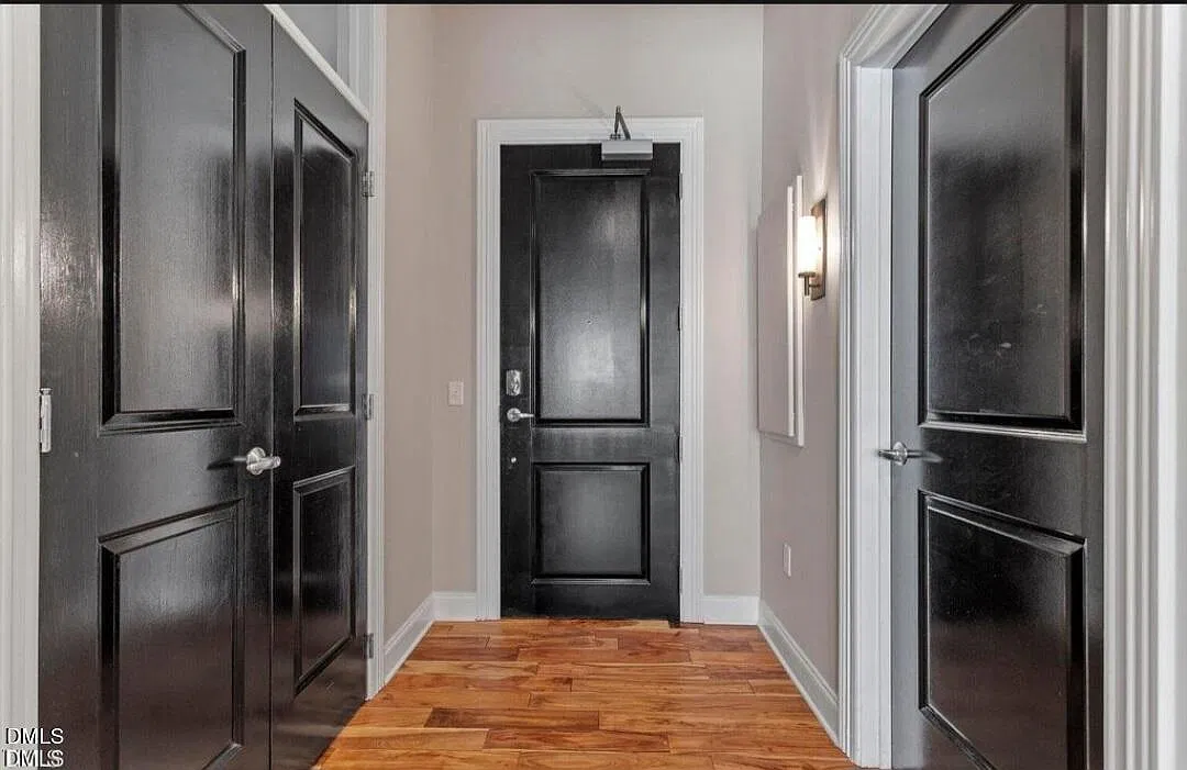 West Condominiums — Photo 3