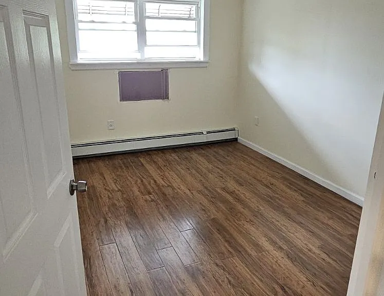 Gunther Ave — Photo 5