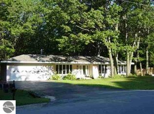 526 W Oak Ridge Dr, Traverse City, MI 49685