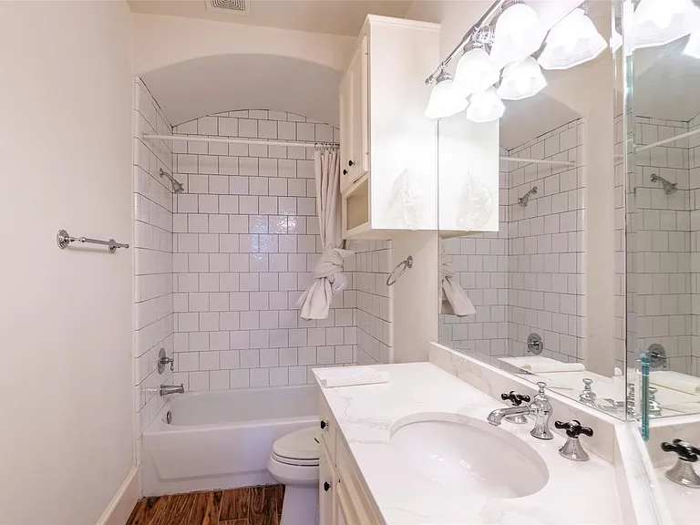 4233 Childress St — Photo 40