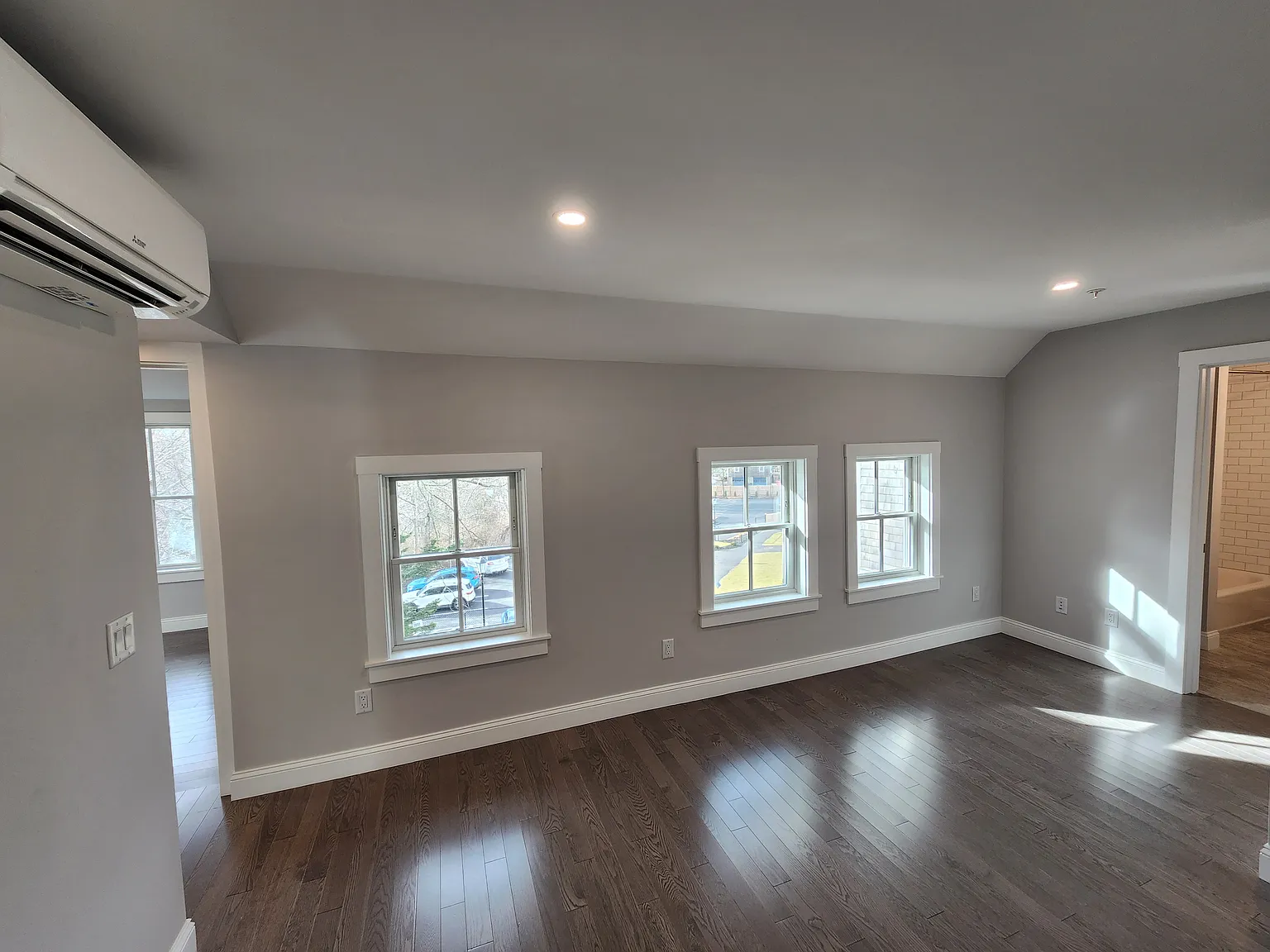 329 Bank St — Photo 4