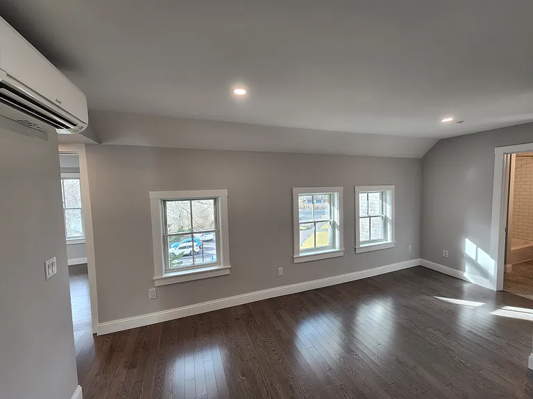 329 Bank St #2 — Photo 4