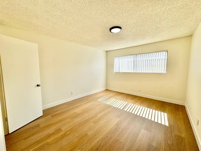 11075 Westminster Ave — Photo 14