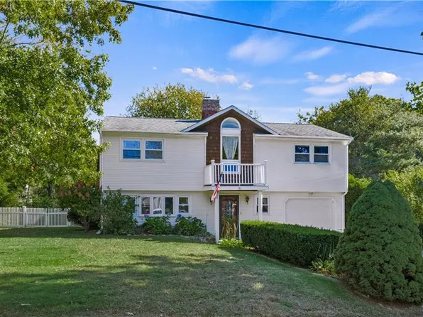 81 Hemlock Rd, South Kingstown, RI 02879