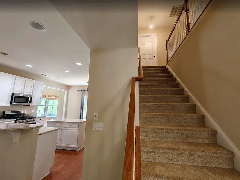 809 Redden Row — Photo 5