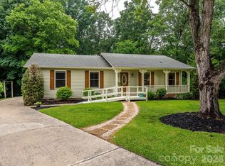 6060 Acadian Woods Dr, Charlotte, NC 28227